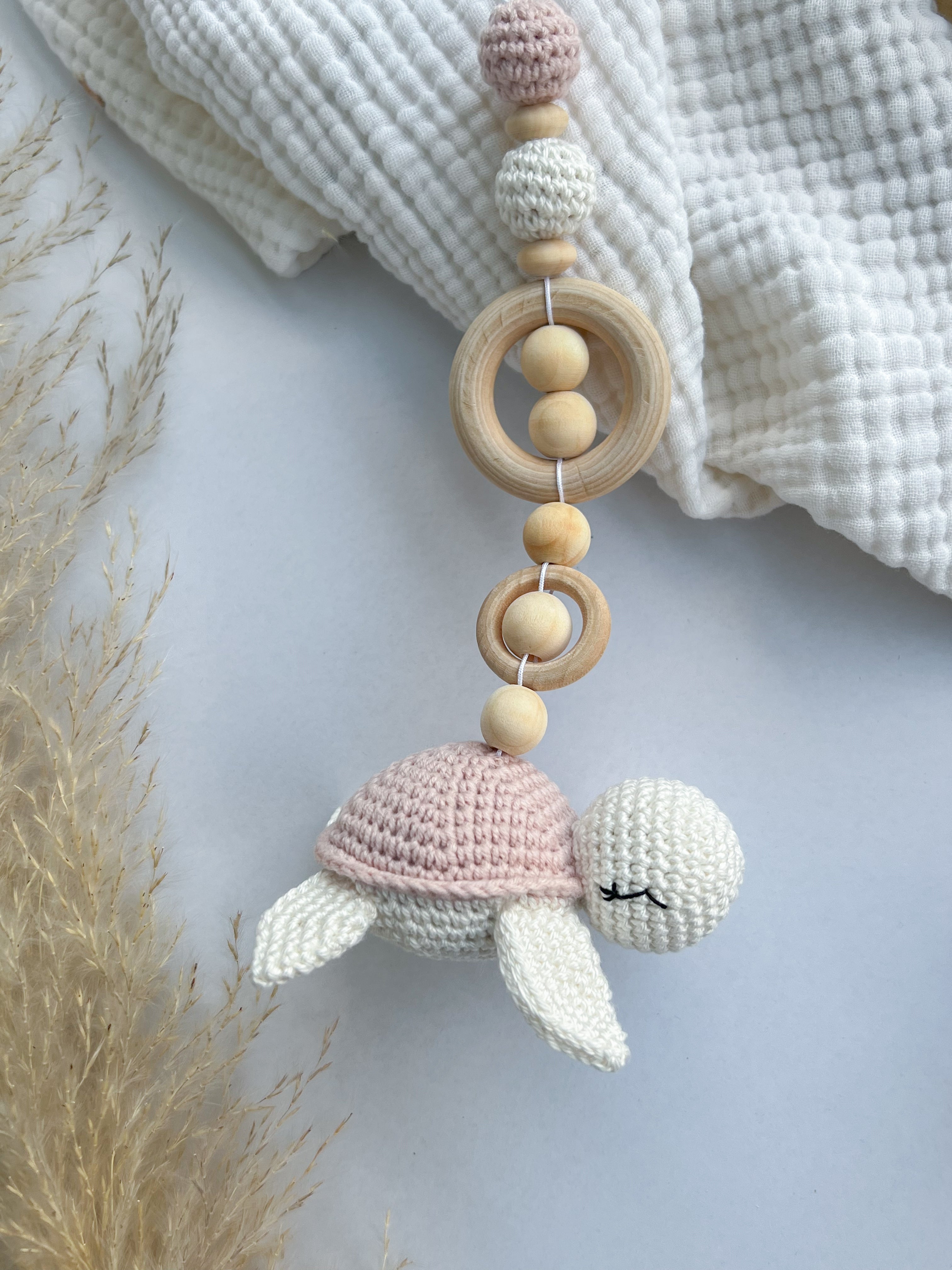 Gehäkelte Anhänger “Meerestiere” in rosa für Spielbogen Babygym - Kindesglueck Geschenksets für Babys