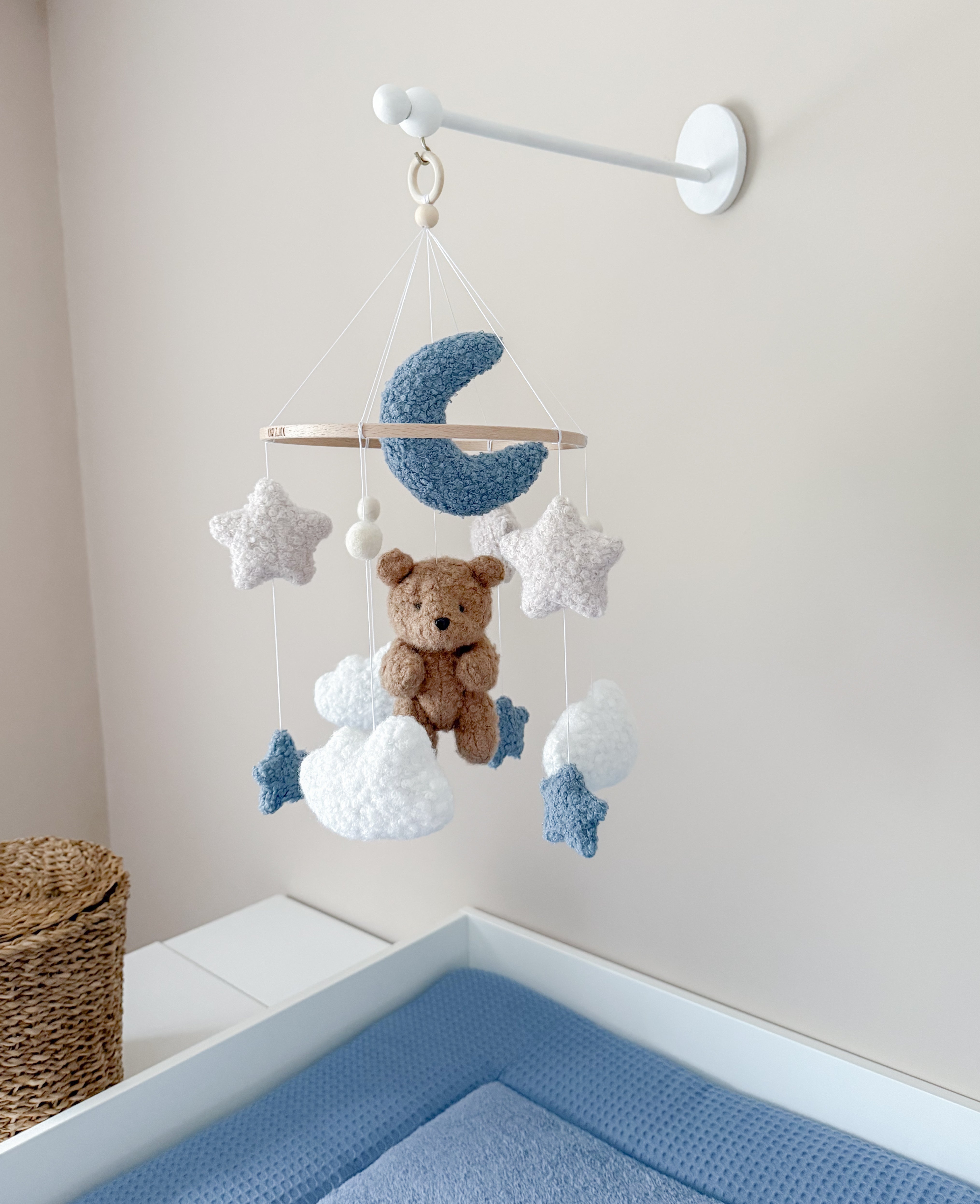 Mobile „Ted“ in blau aus Boucle - Kindesglueck Baby - Mobiles