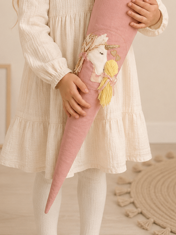 Personalisierte Schultüte Zaubereinhorn in rosa | Handgefertigte Stoffschultüte mit Namen | 70 cm | Schulkind 2026 - Kindesglueck
