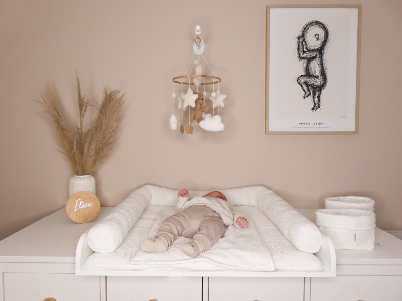 Wickelset „Pure Softness“ in Cremeweiß – Wickelunterlage aus Waffelpique mit Bettschlange & Utensilos (inkl. gratis Wechselauflage) - Kindesglueck