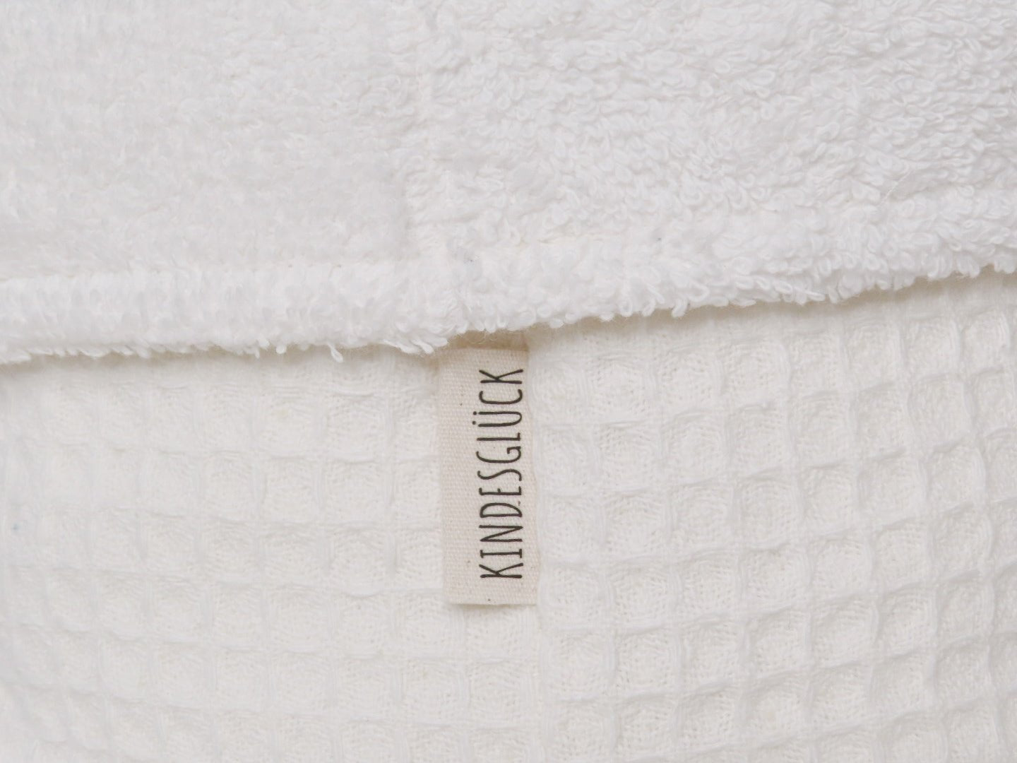 Wickelset „Pure Softness“ in Cremeweiß – Wickelunterlage aus Waffelpique mit Bettschlange & Utensilos (inkl. gratis Wechselauflage) - Kindesglueck