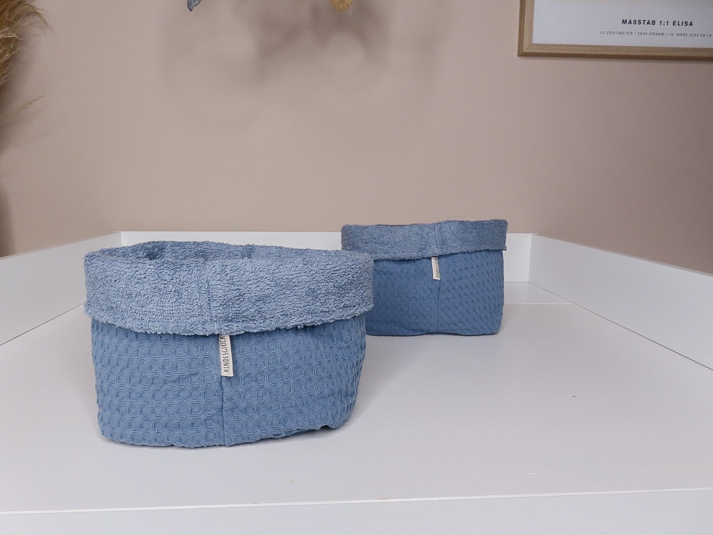 Wickelset „Pure Softness“ in Indigo Blau – Wickelunterlage aus Waffelpique mit Bettschlange & Utensilos (inkl. gratis Wechselauflage) - Kindesglueck