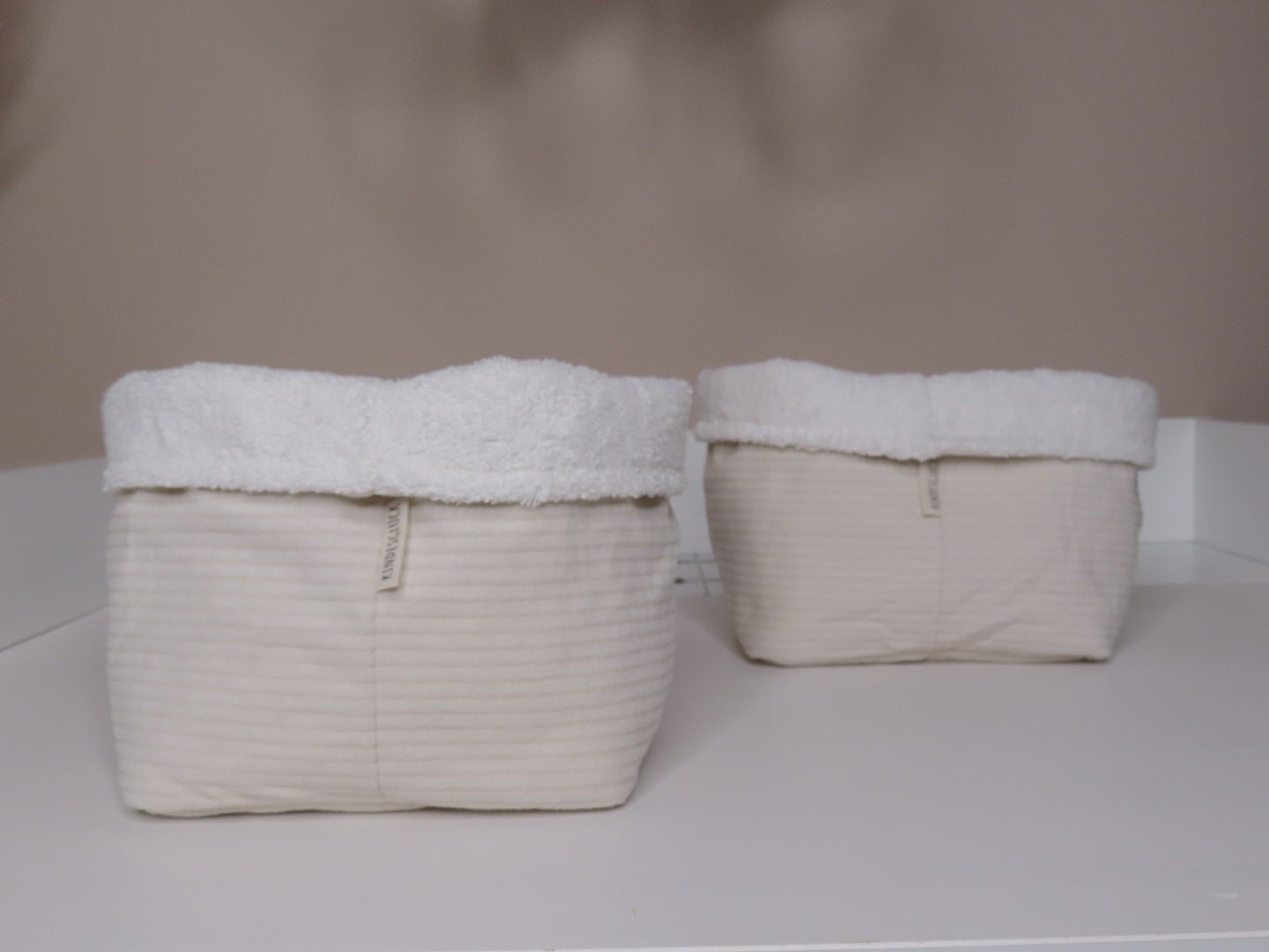 Wickelset „Pure Softness“ in soft Cream Cord – Wickelunterlage aus Waffelpique mit Bettschlange & Utensilos (inkl. gratis Wechselauflage) - Kindesglueck