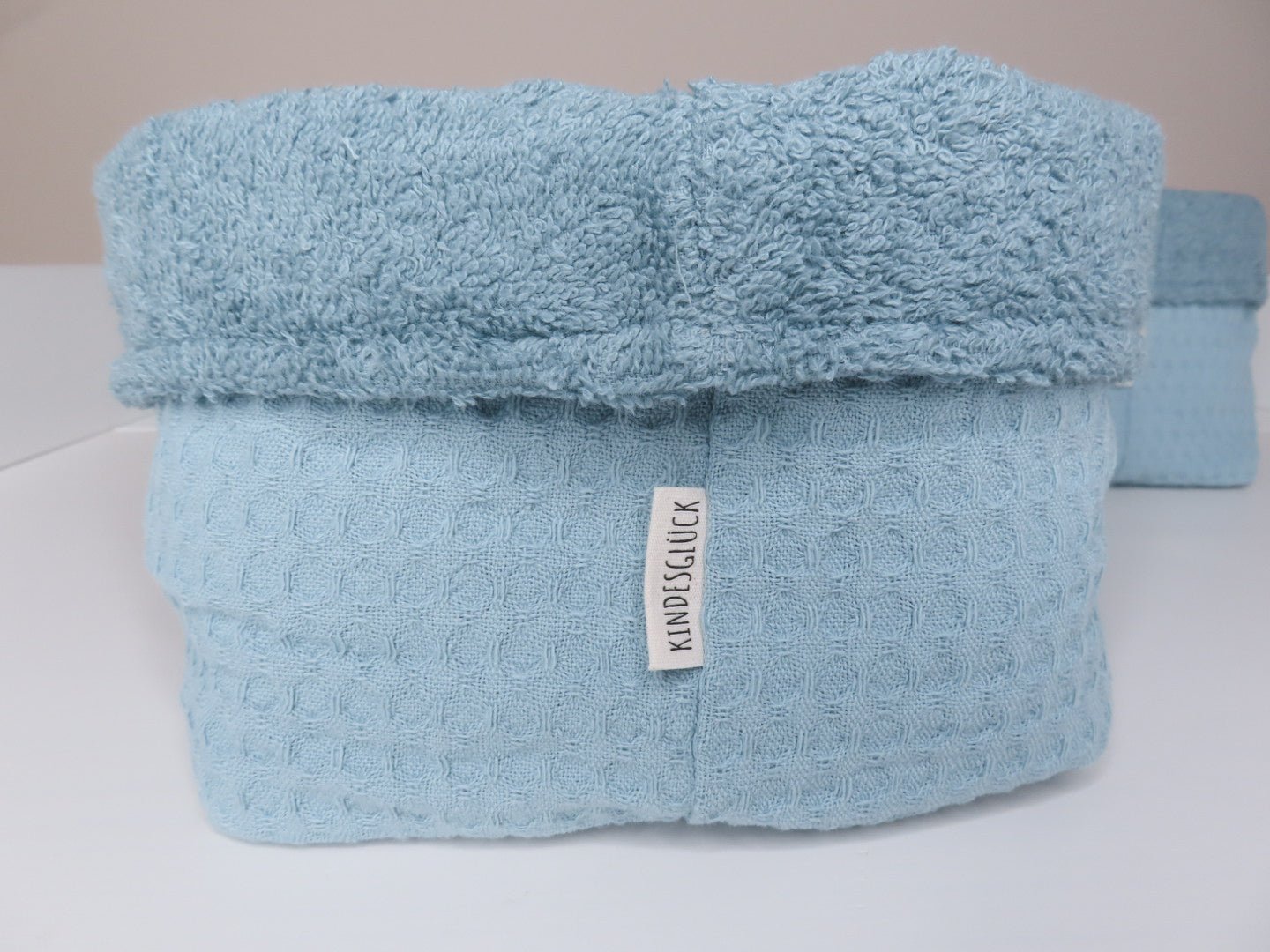 Wickelset „Pure Softness“ in soft Petrol – Wickelunterlage aus Waffelpique mit Bettschlange & Utensilos (inkl. gratis Wechselauflage) - Kindesglueck