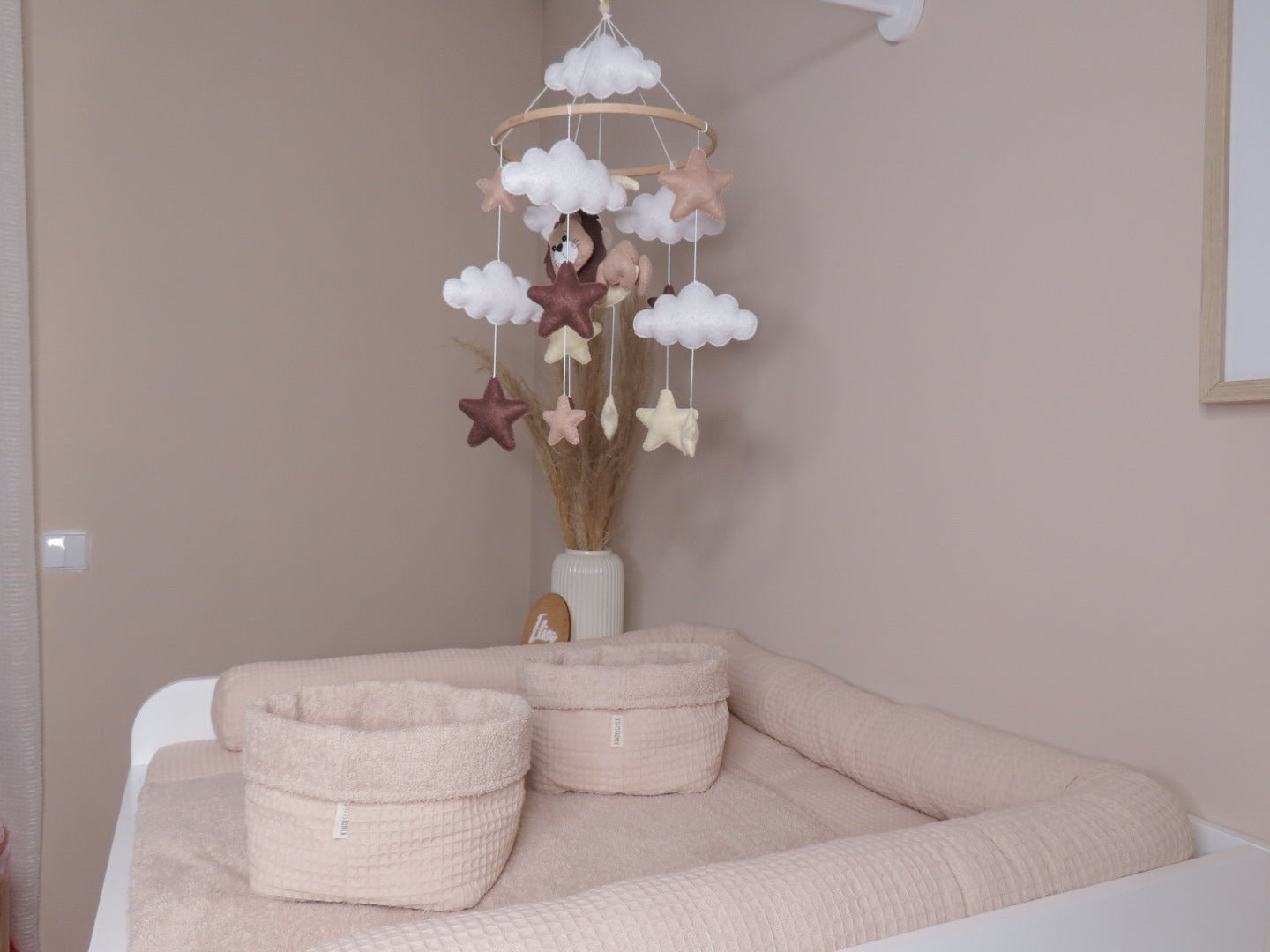 Wickelset „Pure Softness“ in warm Beige – Wickelunterlage aus Waffelpique mit Bettschlange & Utensilos (inkl. gratis Wechselauflage) - Kindesglueck