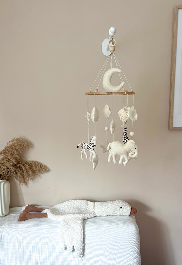 Baby Mobile „Safari“ in beige mit Elefant, Giraffe und Zebra