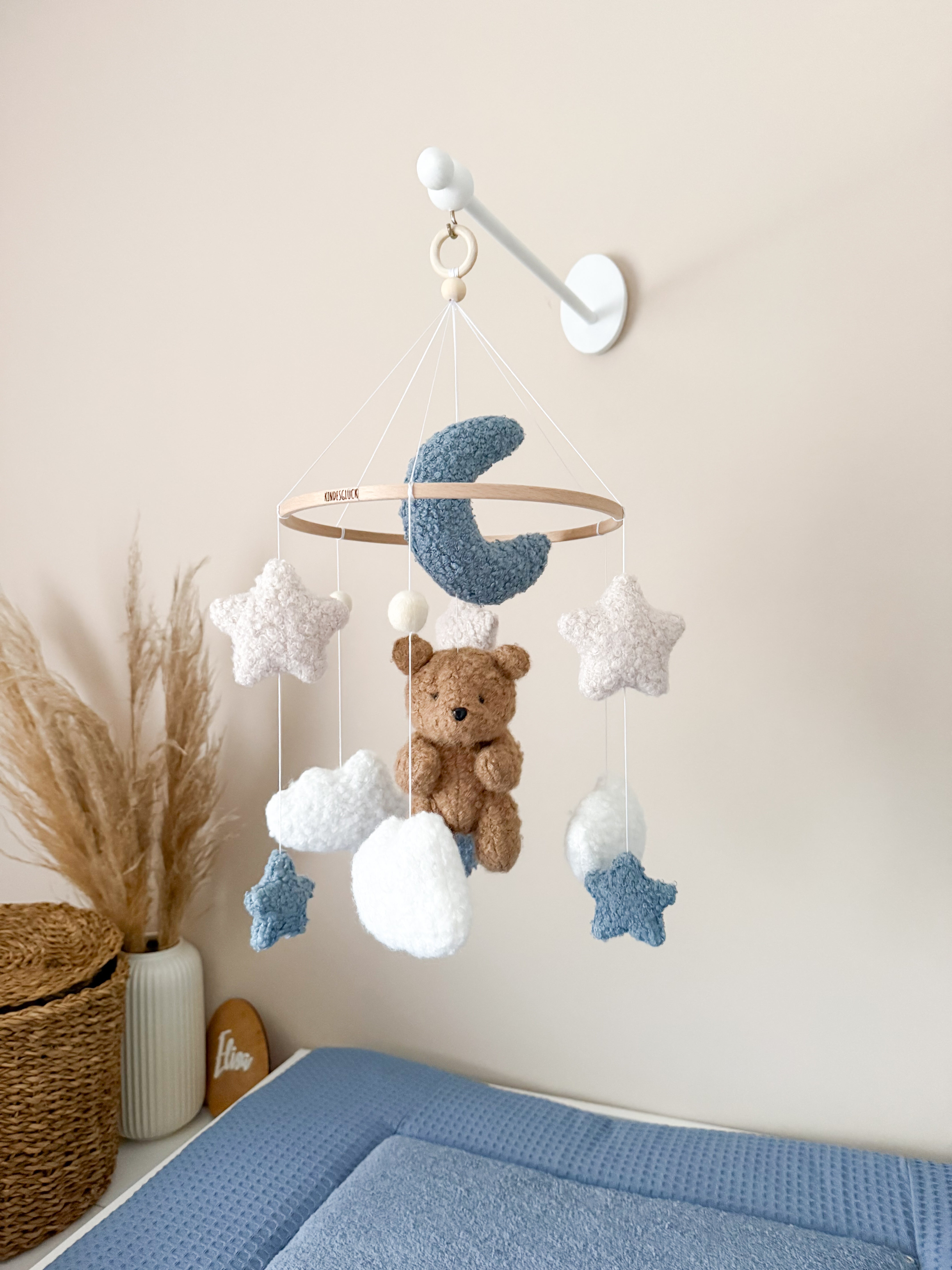Mobile „Ted“ in blau aus Boucle - Kindesglueck Baby - Mobiles