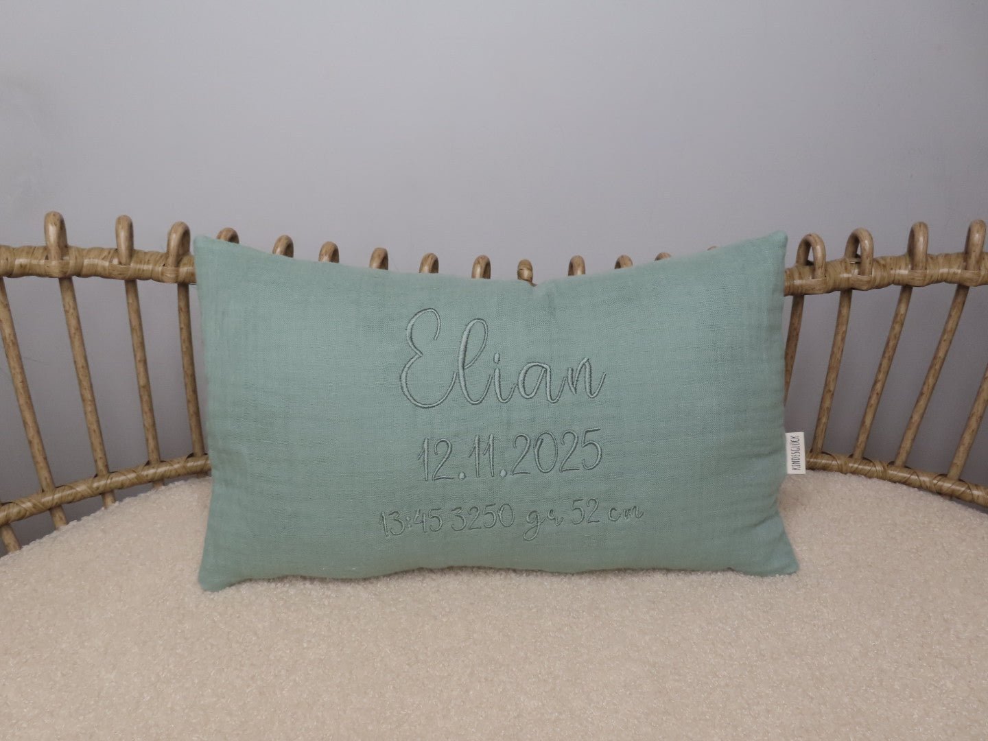 Personalisiertes Kissen, Geburtskissen aus Musselin in verschiedenen Farben - Kindesglueck Geschenksets für Babys