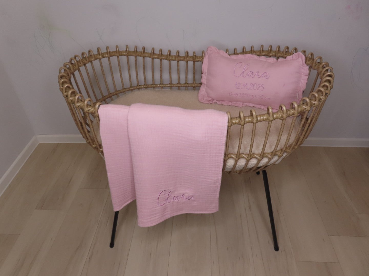 SET Personalisiertes Kissen + Decke aus Musselin - 4 - lagig, 100% Baumwolle - Kindesglueck