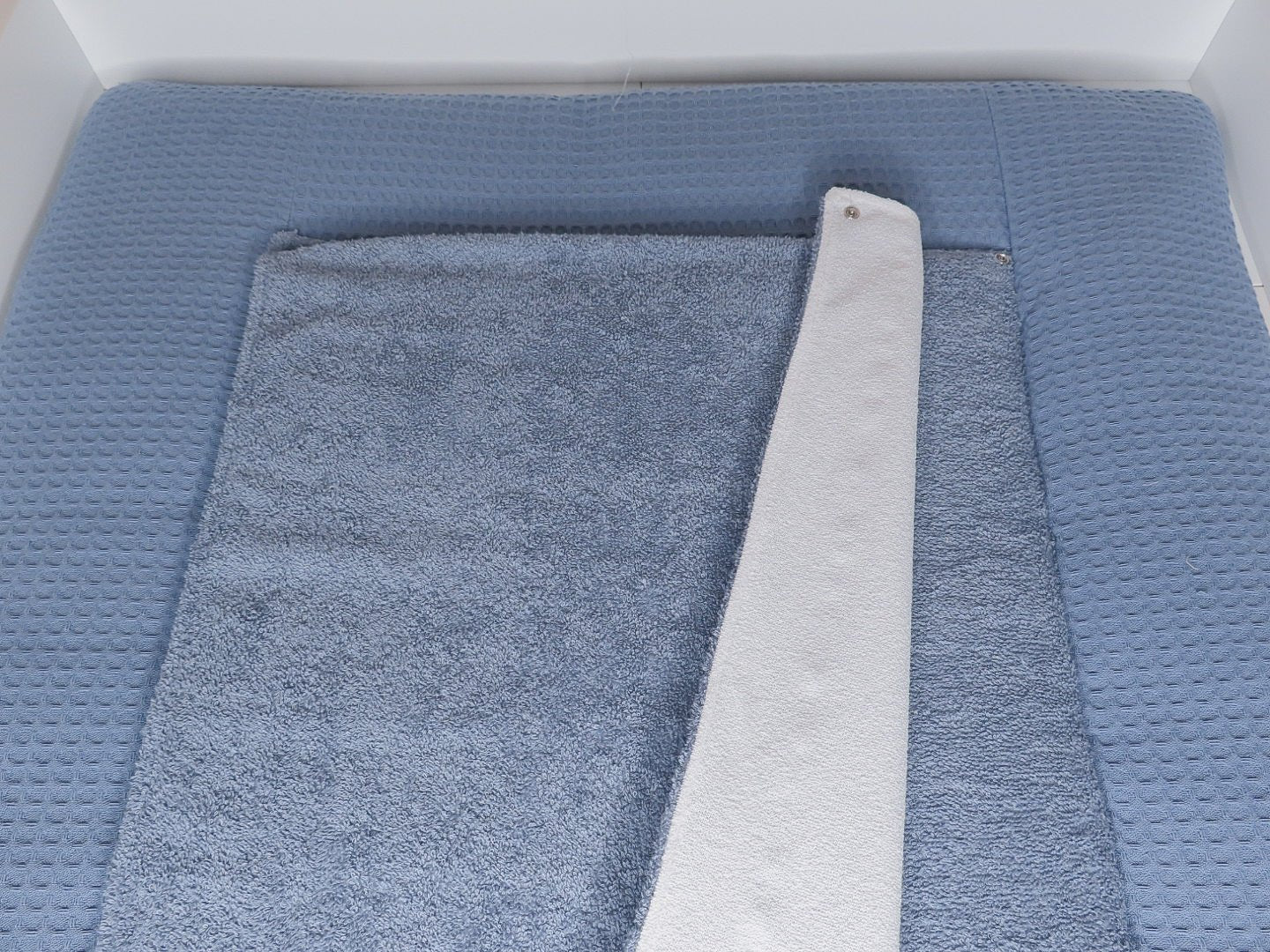 Wickelauflage „Indigo Blau“ – Baumwolle - Waffelpique (Oeko - Tex) mit abnehmbarer Frotteeauflage - Kindesglueck