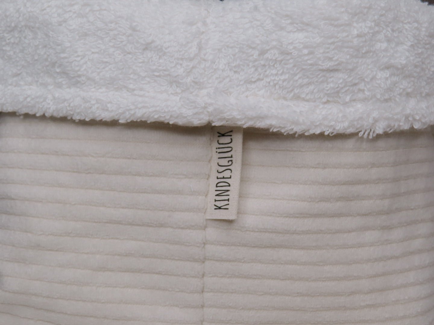 Wickelset „Pure Softness“ in soft Cream Cord – Wickelunterlage aus Waffelpique mit Bettschlange & Utensilos (inkl. gratis Wechselauflage) - Kindesglueck