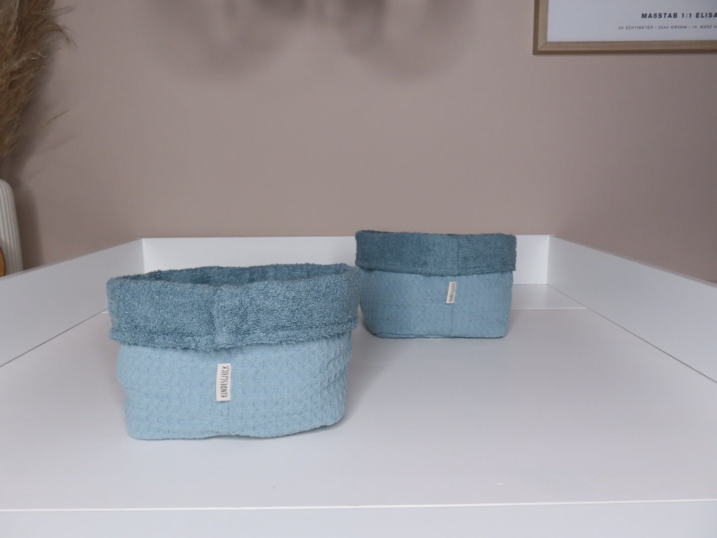 Wickelset „Pure Softness“ in soft Petrol – Wickelunterlage aus Waffelpique mit Bettschlange & Utensilos (inkl. gratis Wechselauflage) - Kindesglueck