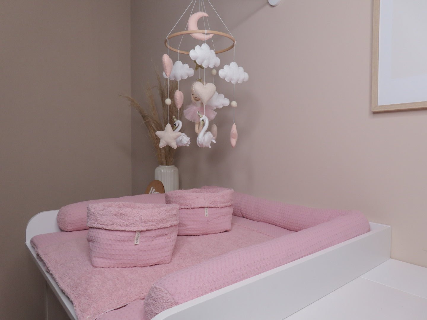 Wickelset „Pure Softness“ in soft Rose – Wickelunterlage aus Waffelpique mit Bettschlange & Utensilos (inkl. gratis Wechselauflage) - Kindesglueck