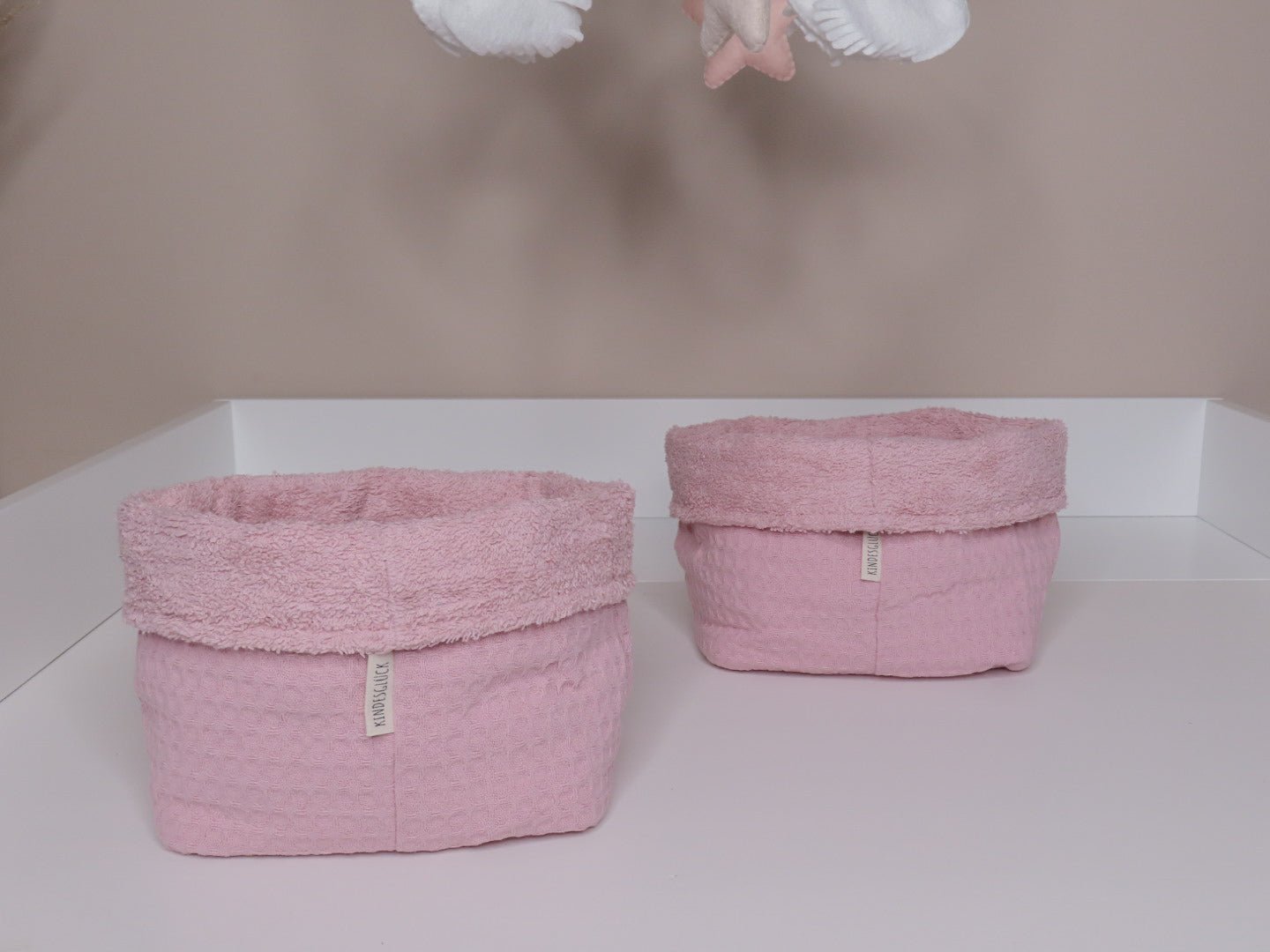 Wickelset „Pure Softness“ in soft Rose – Wickelunterlage aus Waffelpique mit Bettschlange & Utensilos (inkl. gratis Wechselauflage) - Kindesglueck